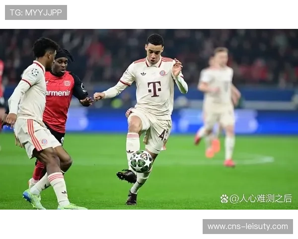 勒沃库森主场赛前致敬退役球员,感人视频播放 勒沃库森主场赛前致敬退役球员,感人视频播放