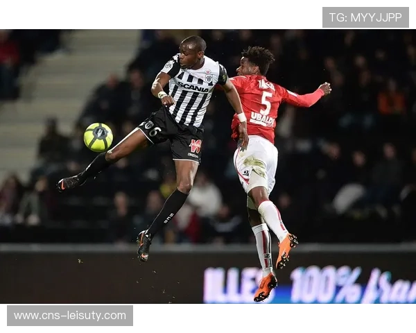 尼斯vs昂热一役现红牌，卢谢染红改变比赛走势